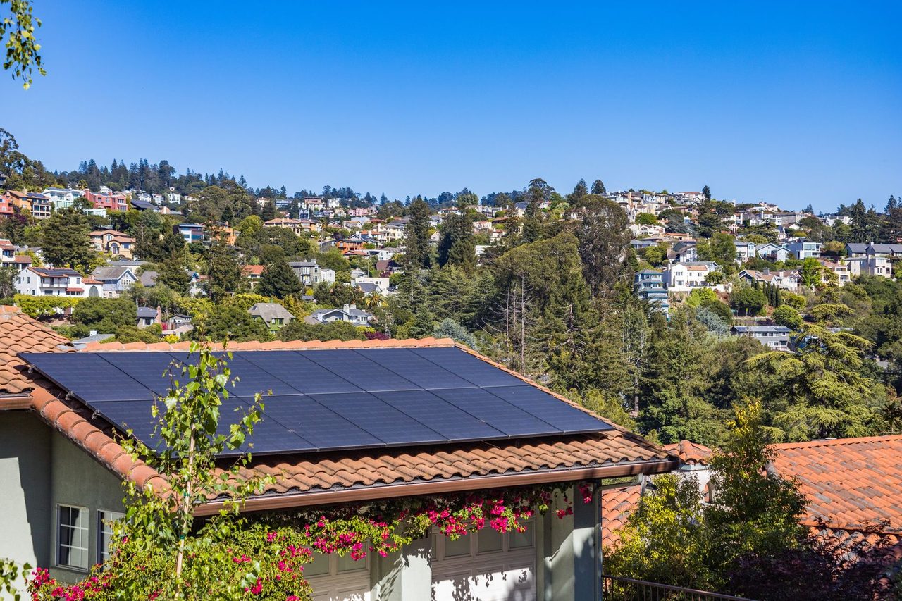 DERMS for Indian DISCOMs 2026: Rooftop Solar, BESS and Grid Flexibility ROI