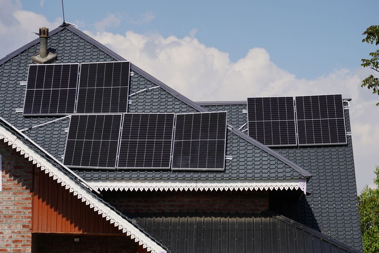 India Solar BOS Cost Optimisation 2026: Structures, Cables, ALMM and EPC Guide