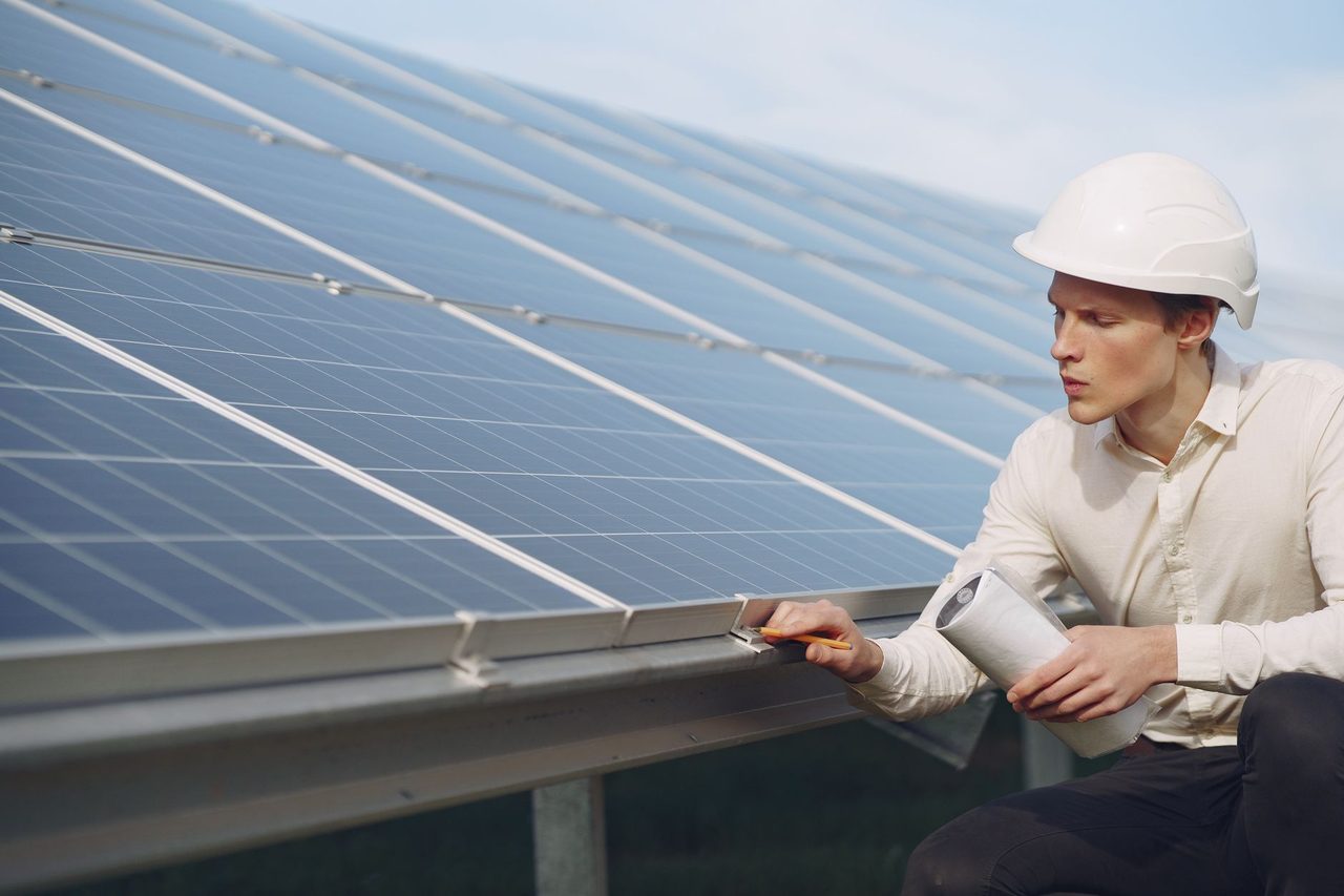 India Solar Inverter Clipping & DC/AC Ratio 2026: EPC, ALMM and Revenue Guide