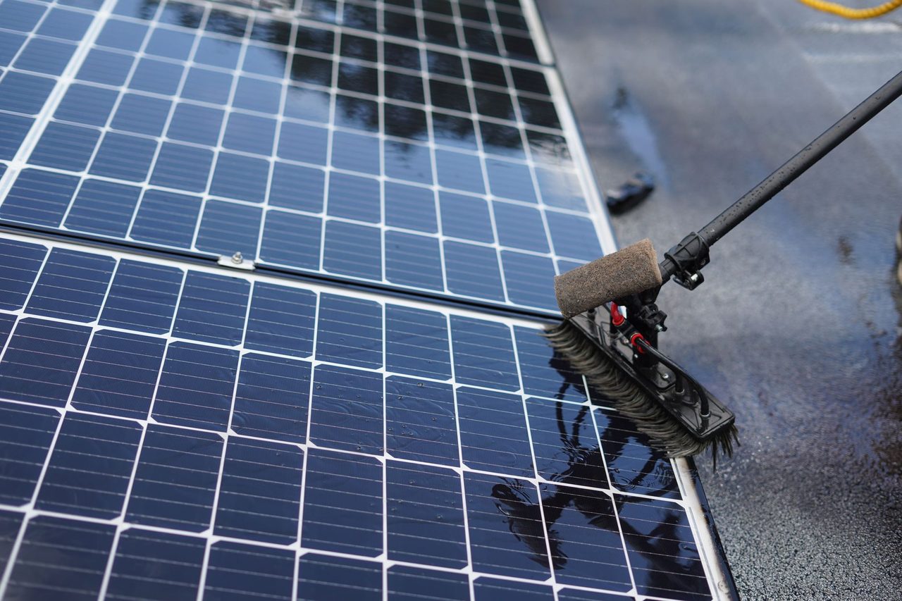India Solar Module Soiling & Cleaning Strategy 2026: EPC, Water, Robotics Guide