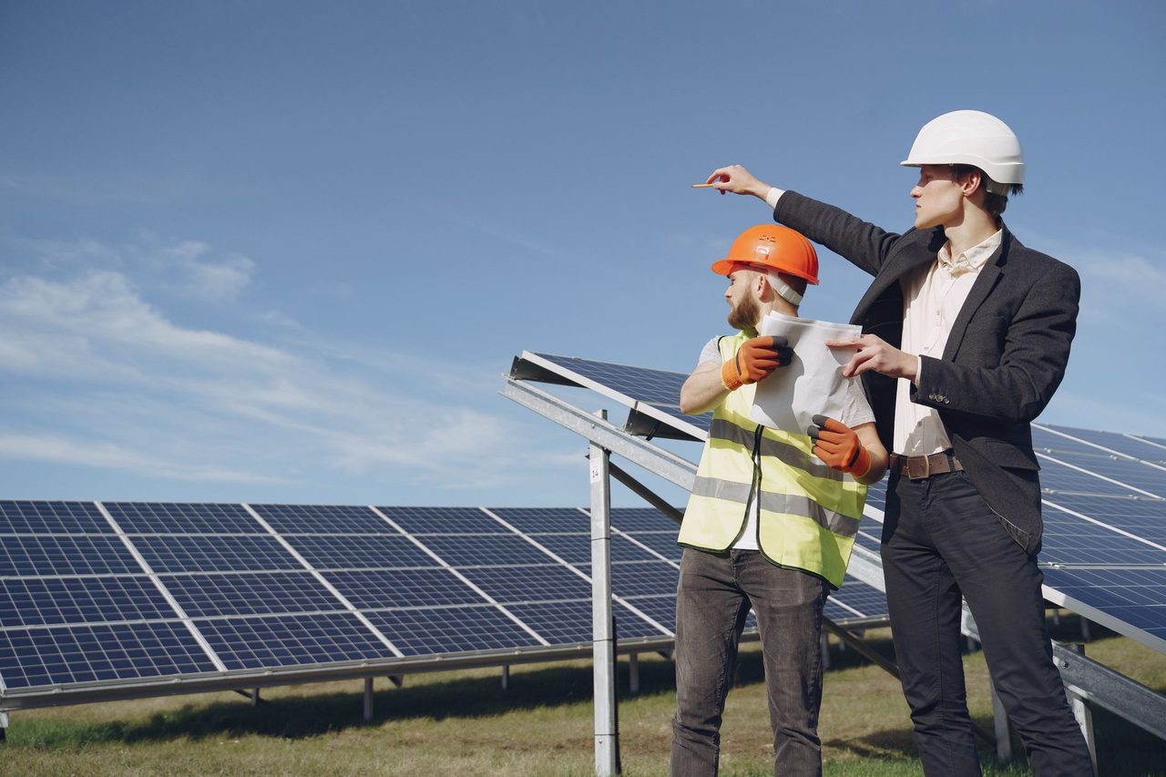 India Solar Tracker Selection 2026: EPC Design, Wind Loads, ALMM and Yield Guide
